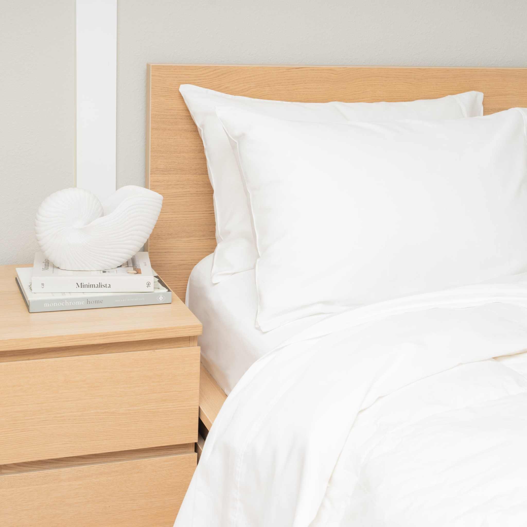Organic Sateen Bed Sheets in smooth GOTS-certified organic cotton with a breathable sateen weave and soft sheen